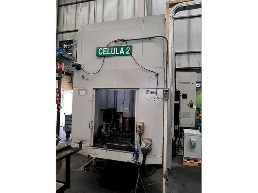 Frontansicht der Enshu EV-450 Maschine