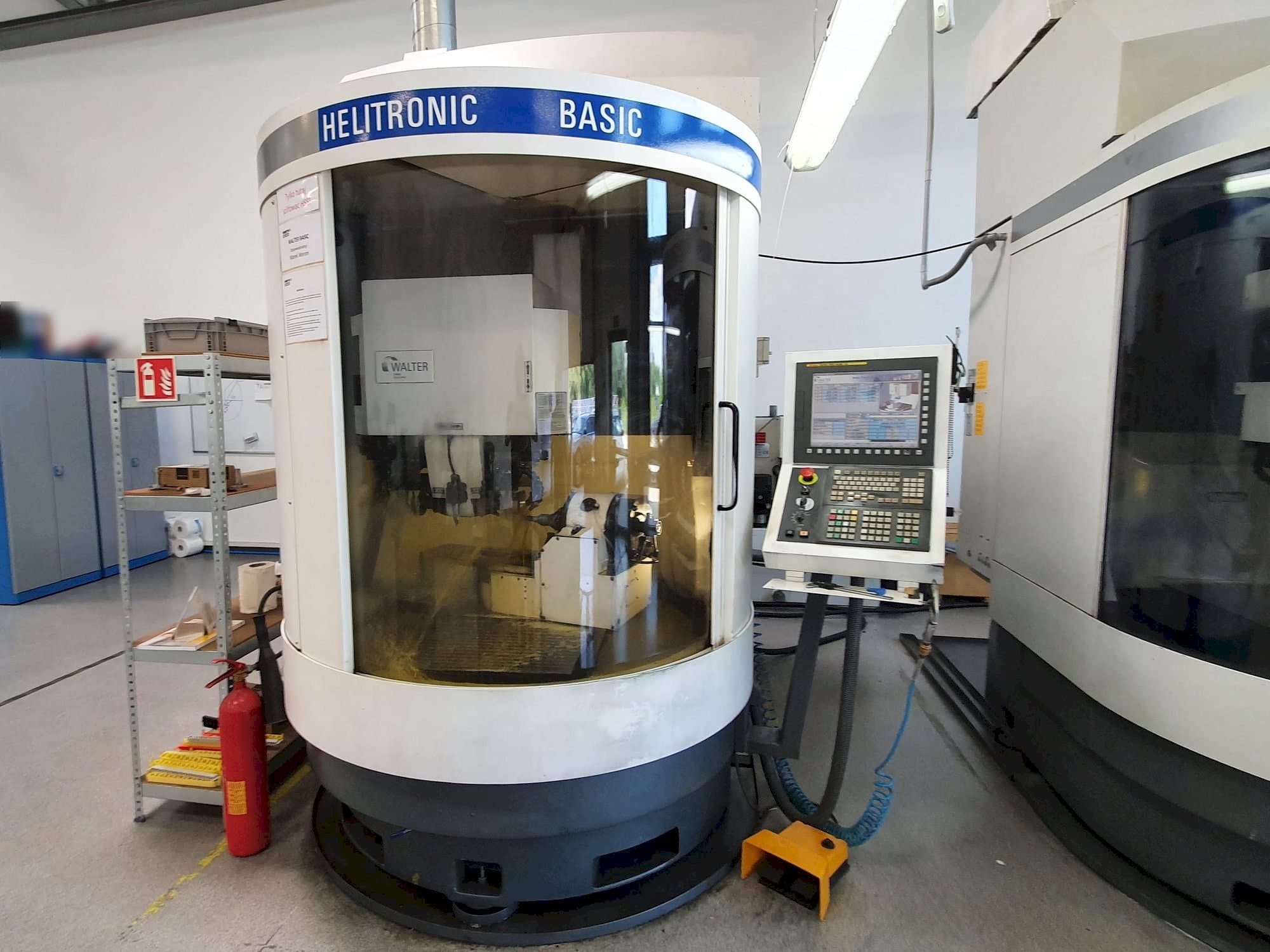 Frontansicht der Walter Helitronic BASIC-F Maschine