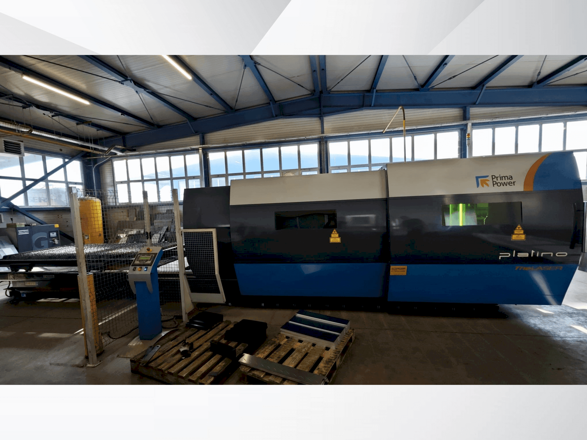 Frontansicht der Prima Power PLATINO FIBER  Maschine