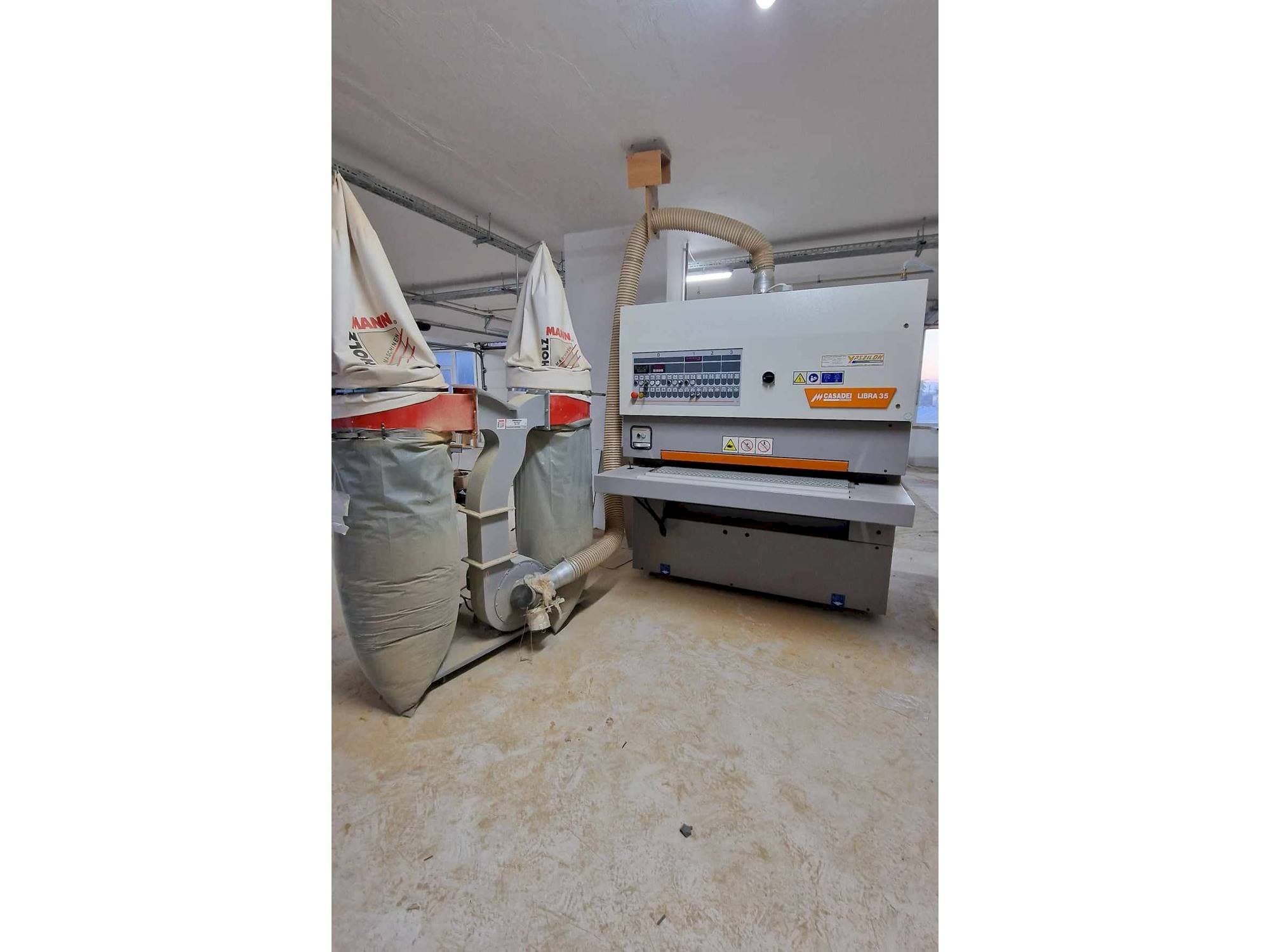 Frontansicht der CASADEI LIBRA 35  Maschine