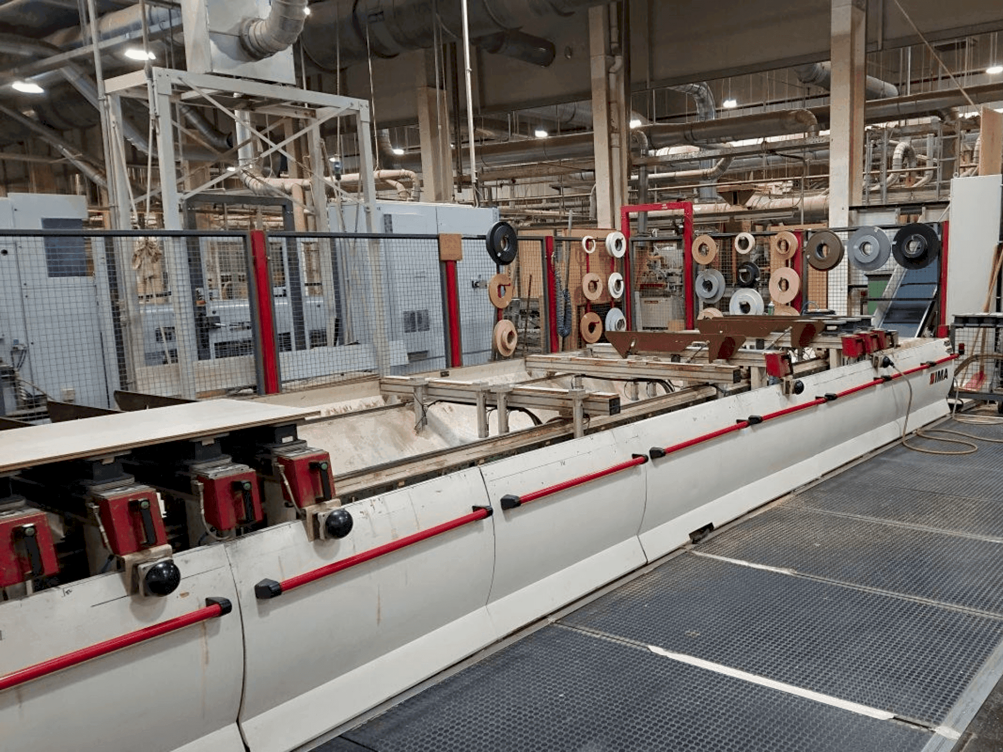 Frontansicht der IMA BIMA 410 / V Typ 140 / 600 Maschine