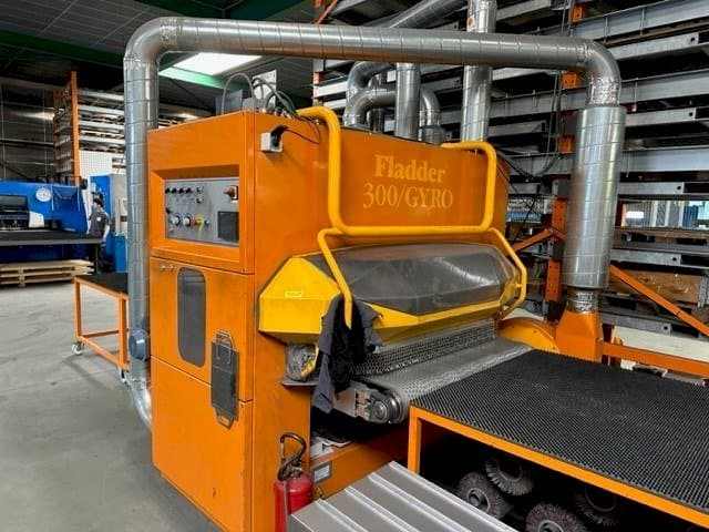 Frontansicht der Fladder 300/GYRO-1300 VAC  Maschine
