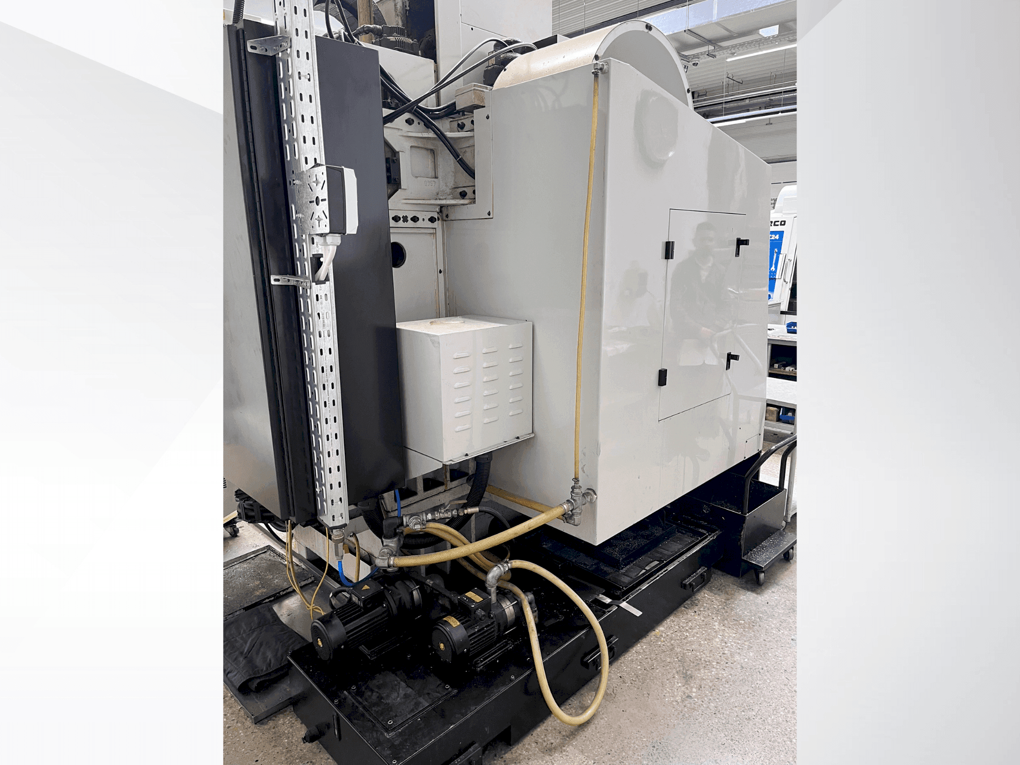 Rückansicht der Hurco VMX24S Maschine
