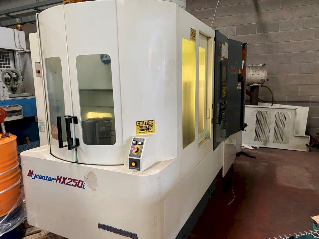 Frontansicht der Kitamura Mycenter HX250i Maschine