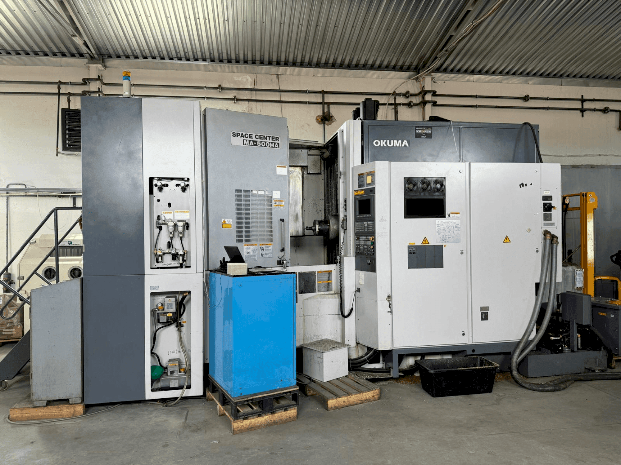 Frontansicht der Okuma MA-500HA Maschine