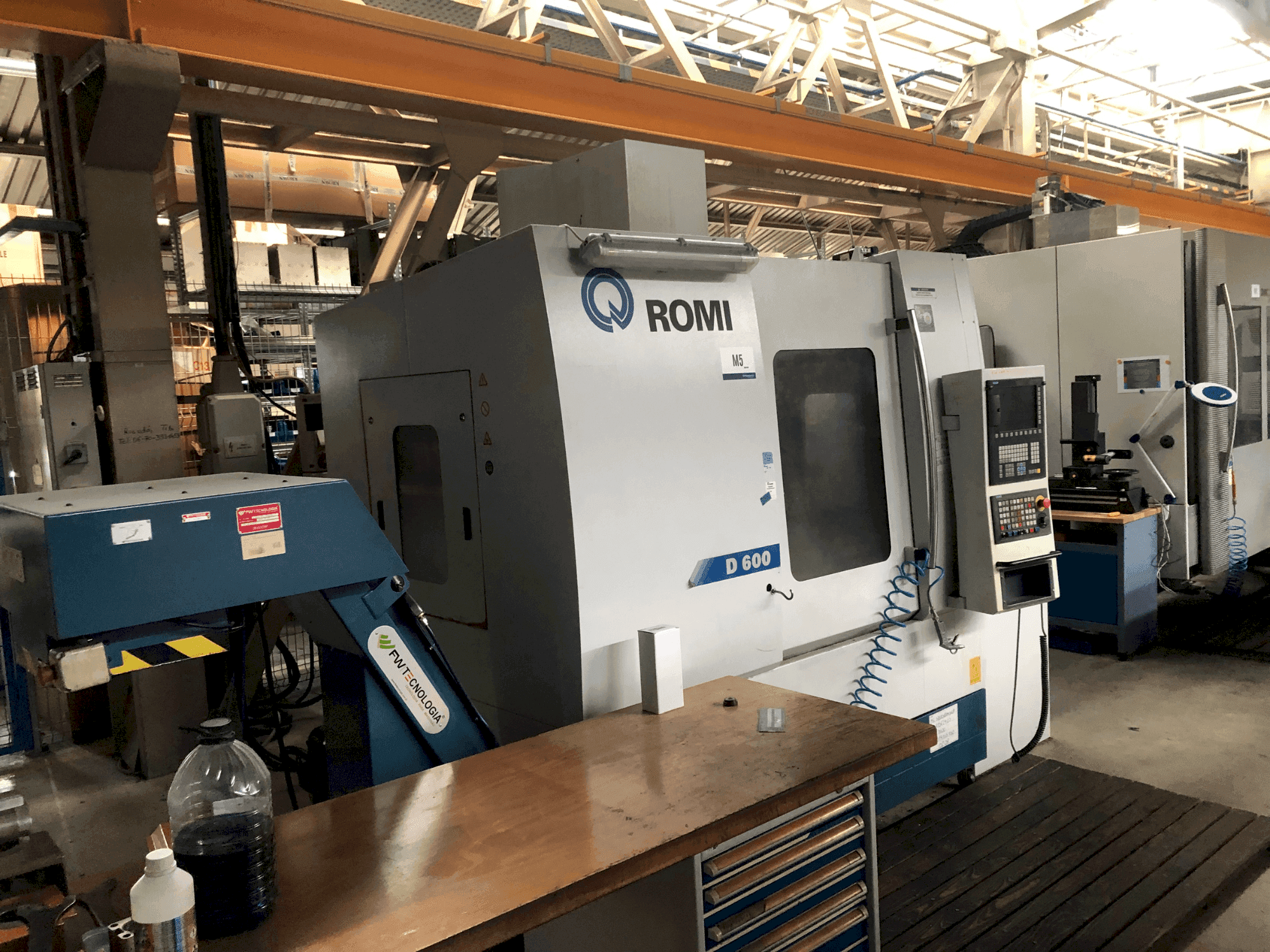 Frontansicht der Romi D600 Maschine