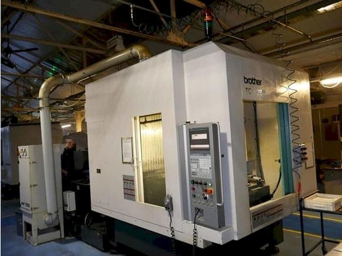 Frontansicht der Brother TC-32 BN QT Maschine