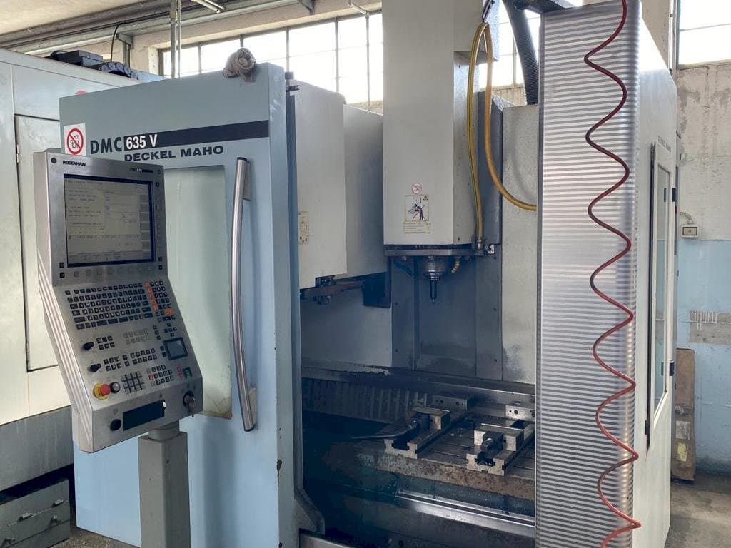 Frontansicht der DECKEL MAHO DMC 635V Maschine