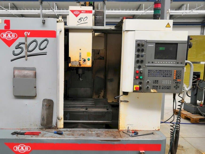 Frontansicht der KOVOSVIT MAS MCV 500 CNC Maschine