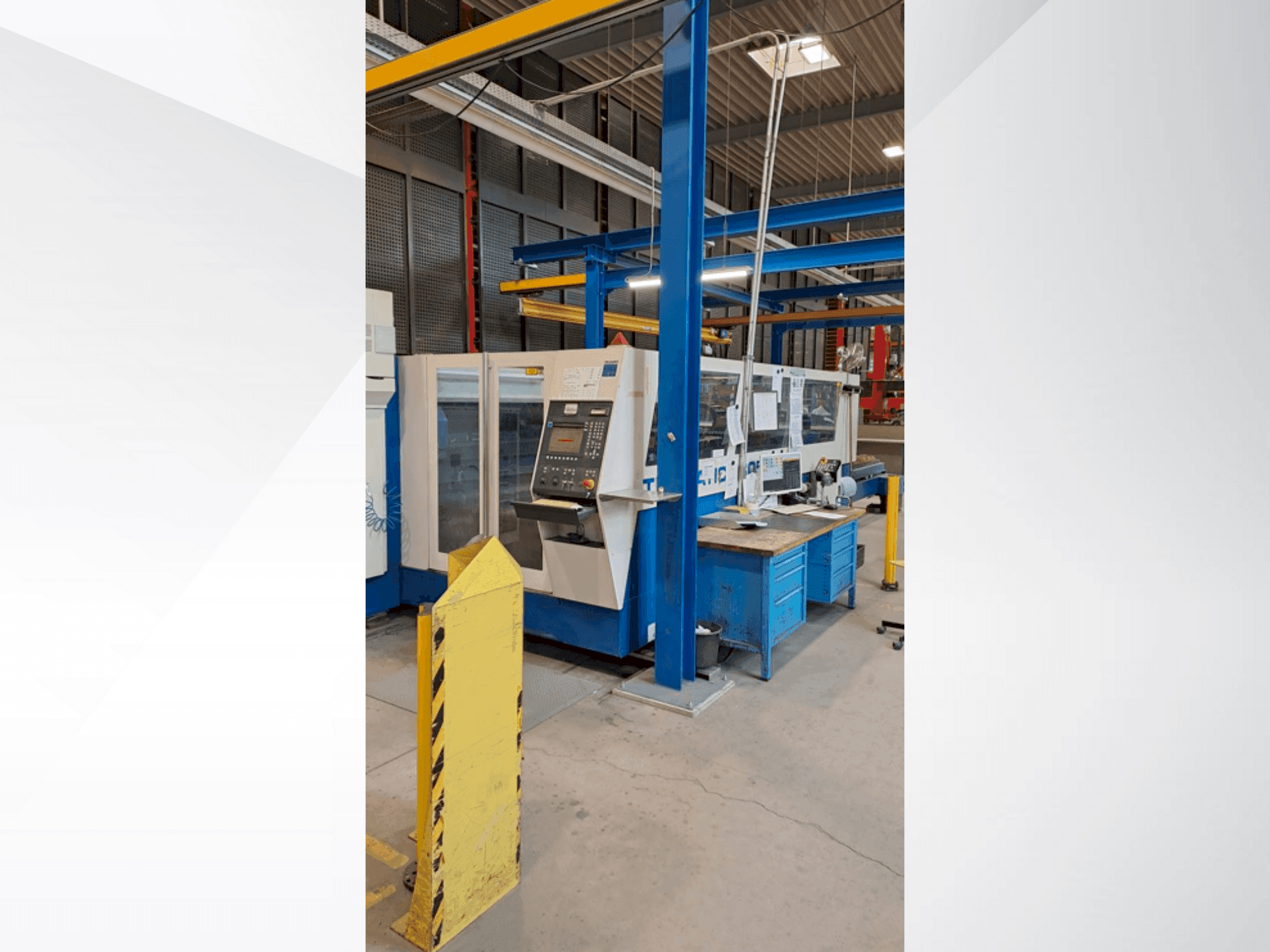 Frontansicht der TRUMPF Trumatic L3050 Maschine