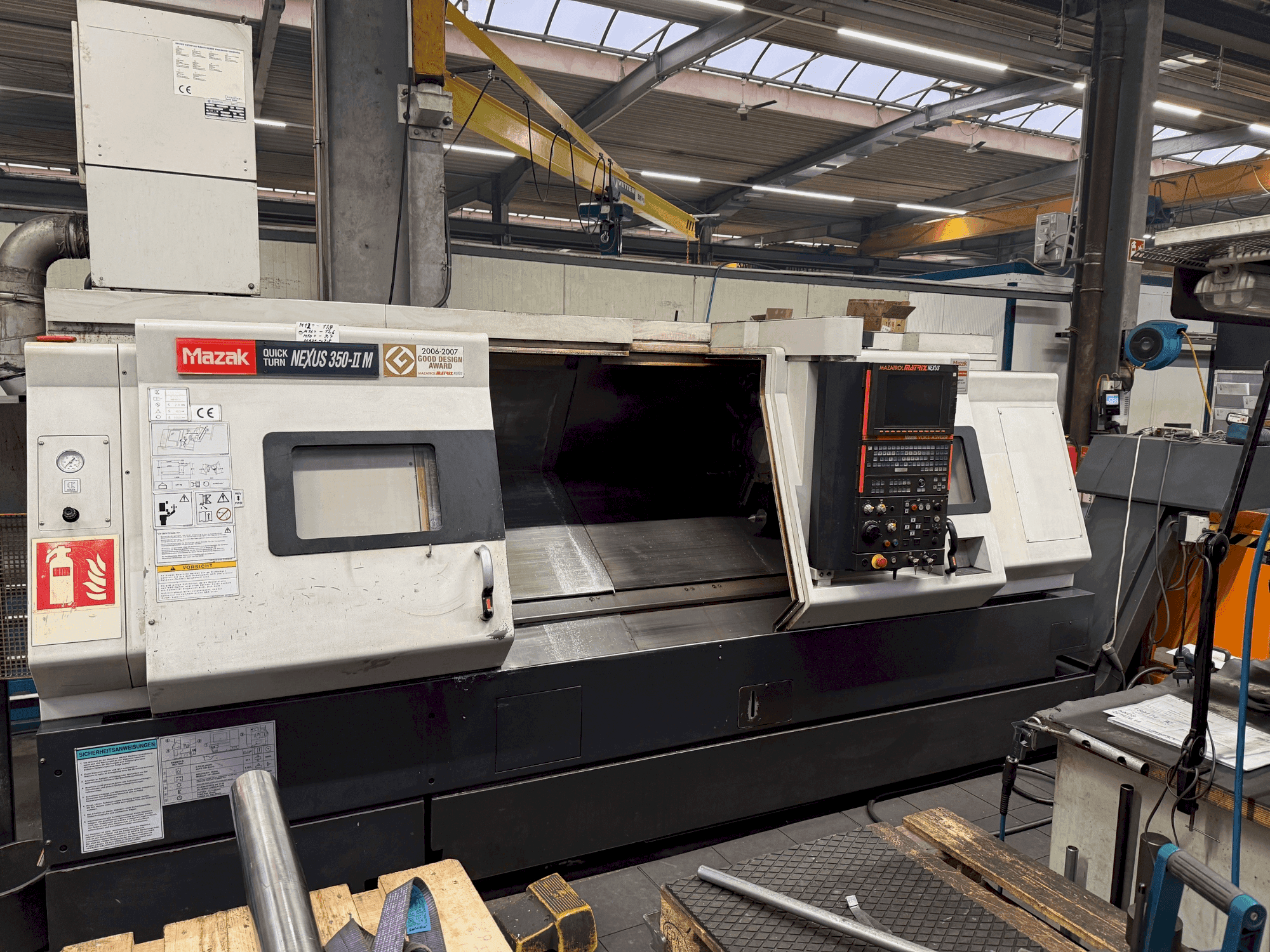 Frontansicht der Mazak Quick Turn Nexus 350-II M Maschine