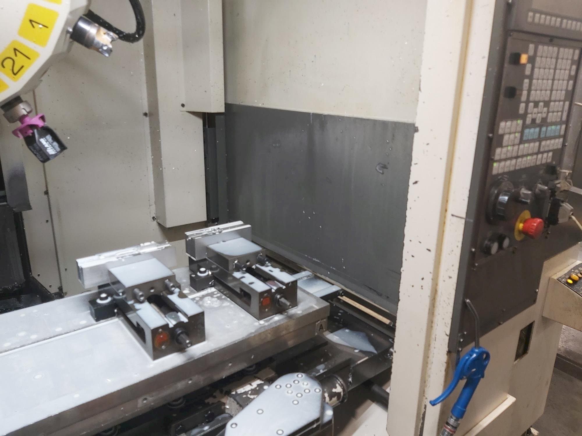 Frontansicht der FANUC Robodrill Alpha T21iE Maschine