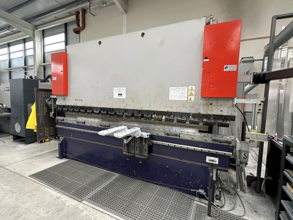 Frontansicht der Bystronic AFM EP160 Maschine
