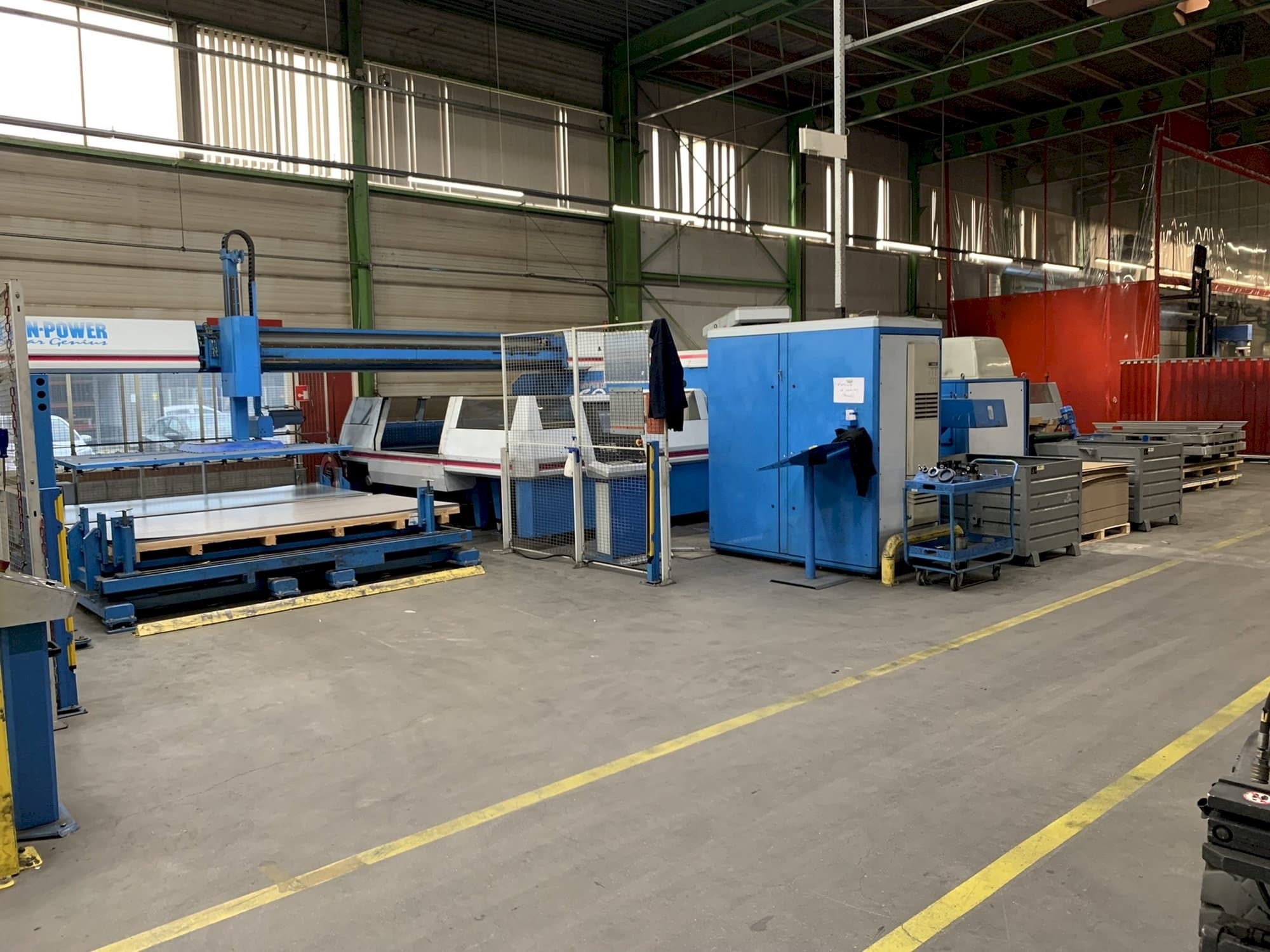 Frontansicht der Finn-Power TRS6 SU  Maschine