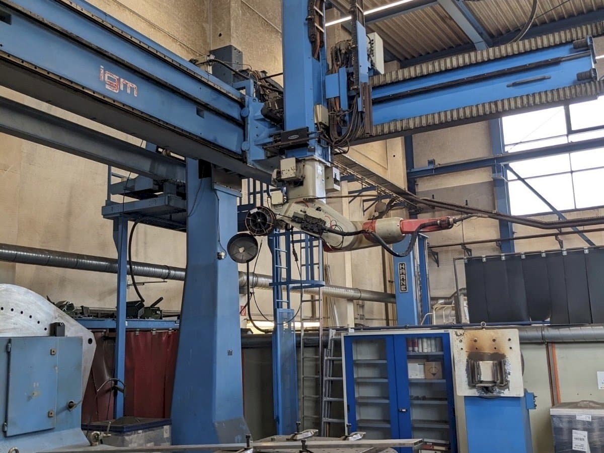 Frontansicht der IGM RTi 300-S  Maschine