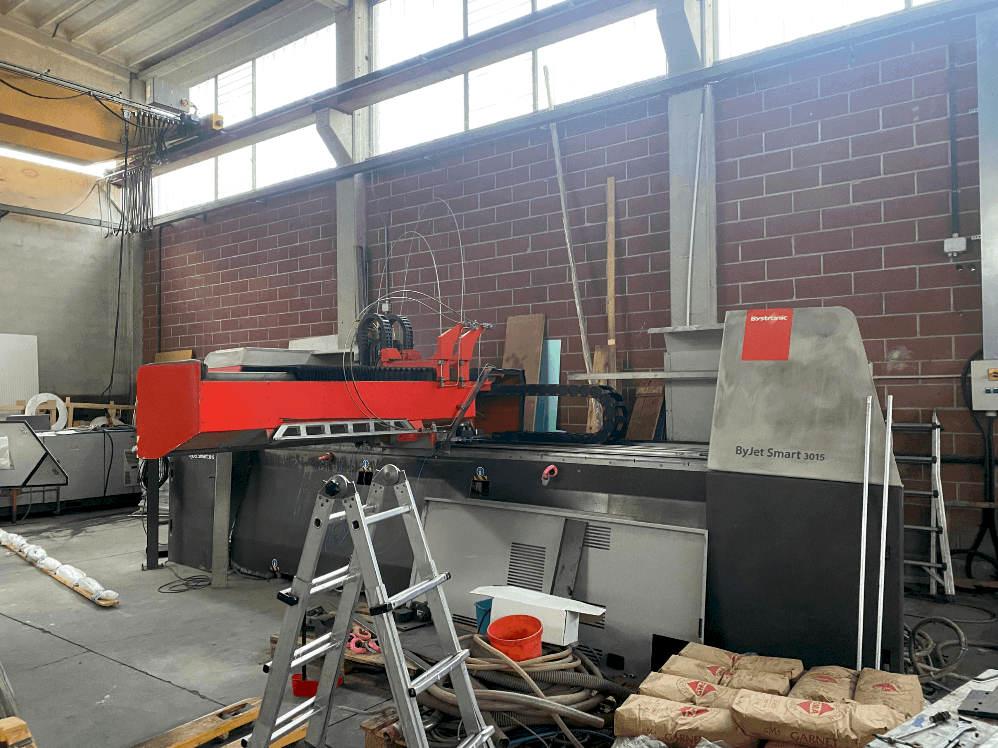 Frontansicht der Bystronic ByJet 3015 Maschine