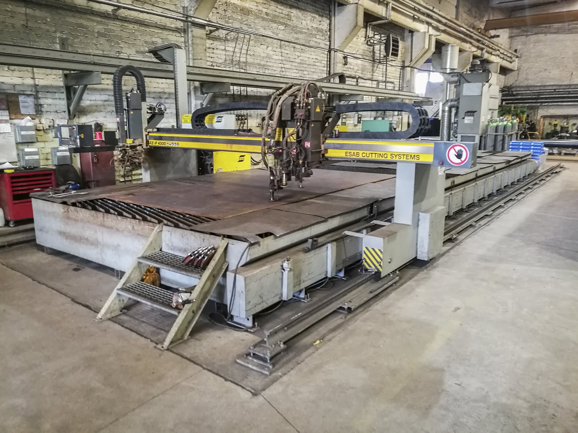 Rechte Ansicht der ESAB SXE-P2 4500 Maschine