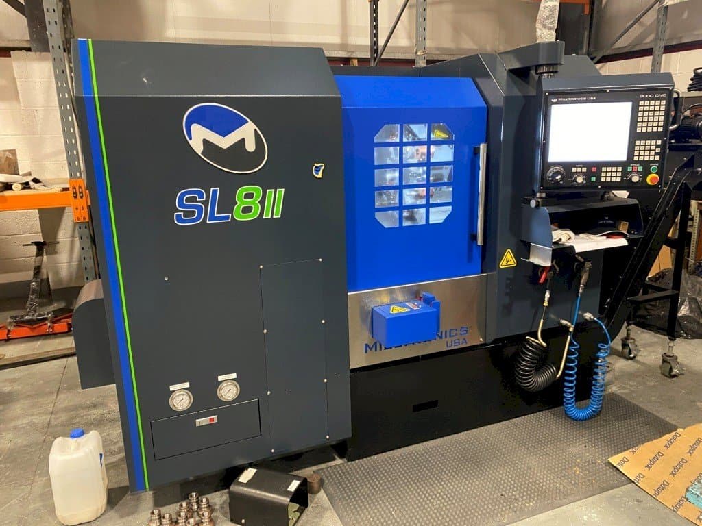 Frontansicht der MILLTRONICS SL8-II Maschine