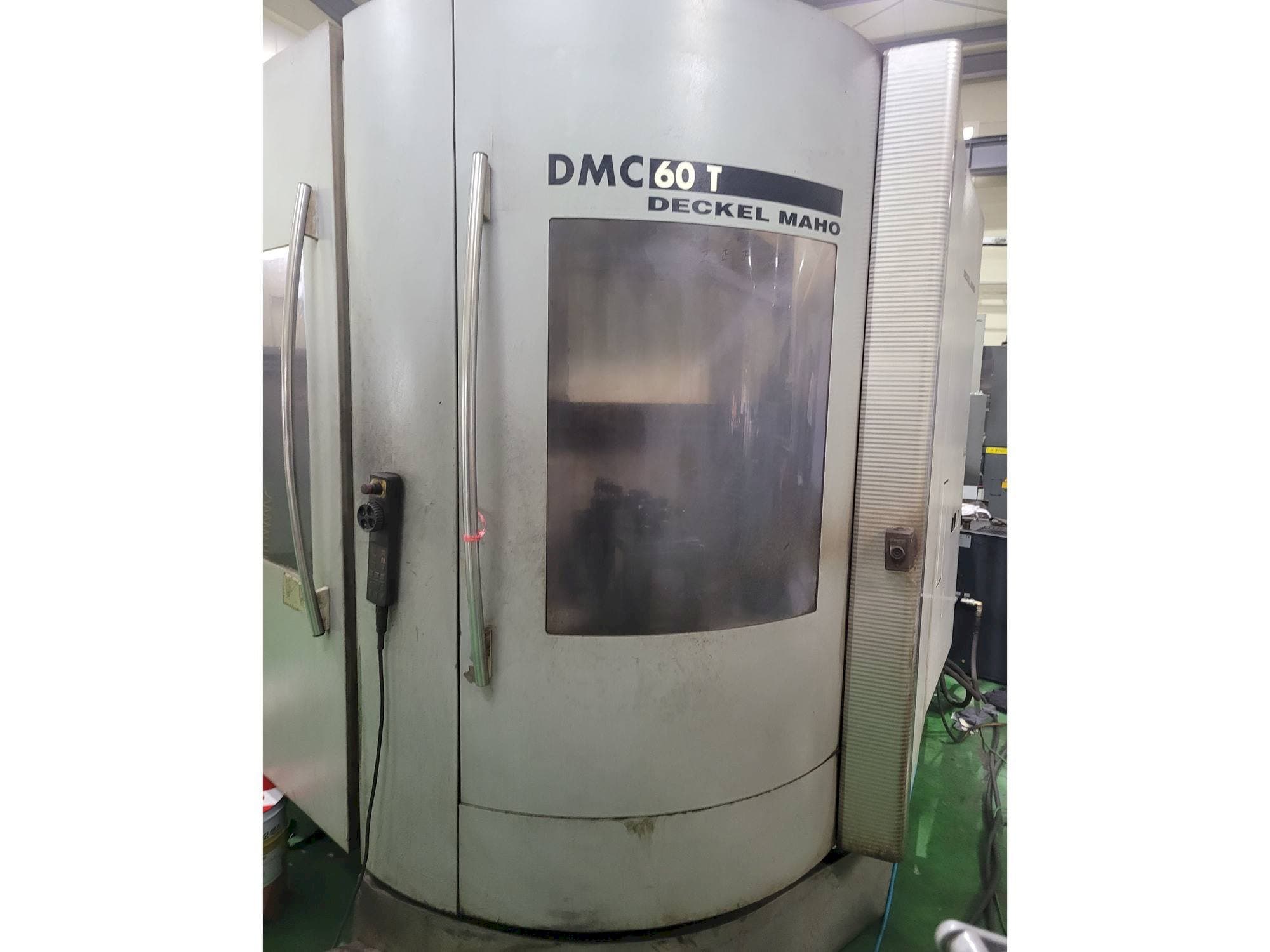 Frontansicht der DECKEL MAHO DMC 60 T Maschine