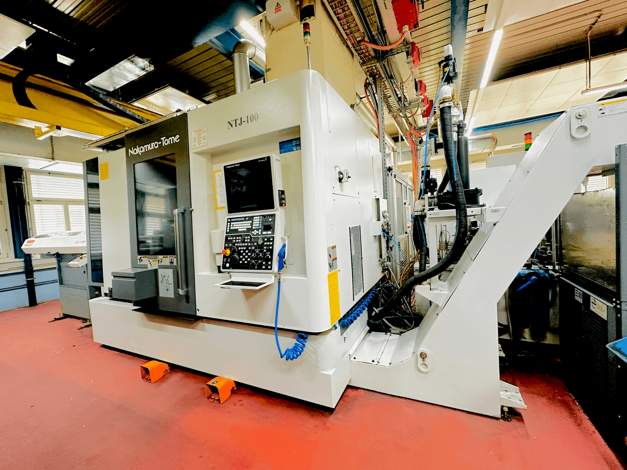 Frontansicht der NAKAMURA NTJ100 Maschine