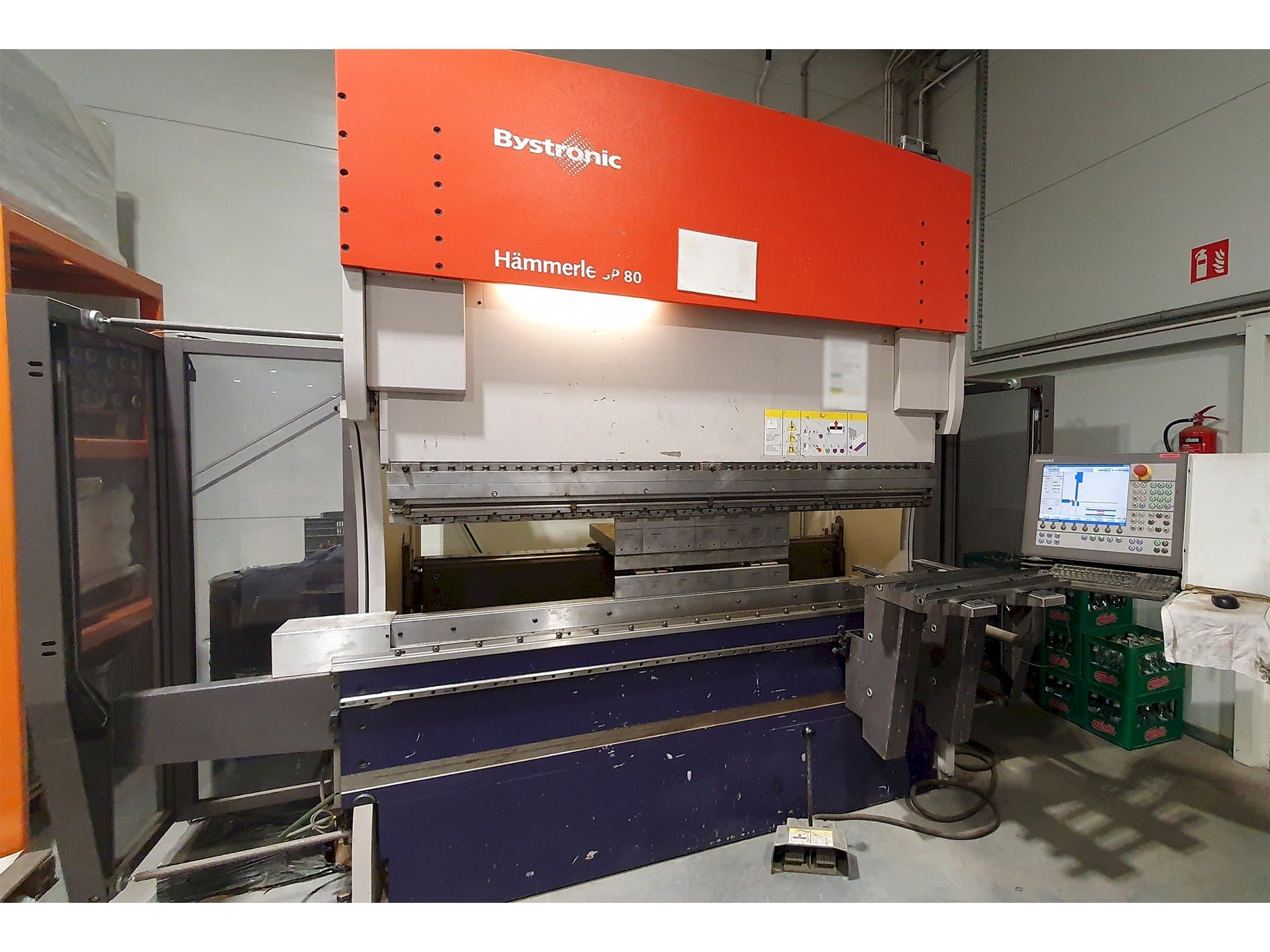 Frontansicht der Bystronic 3P 80/210 Maschine