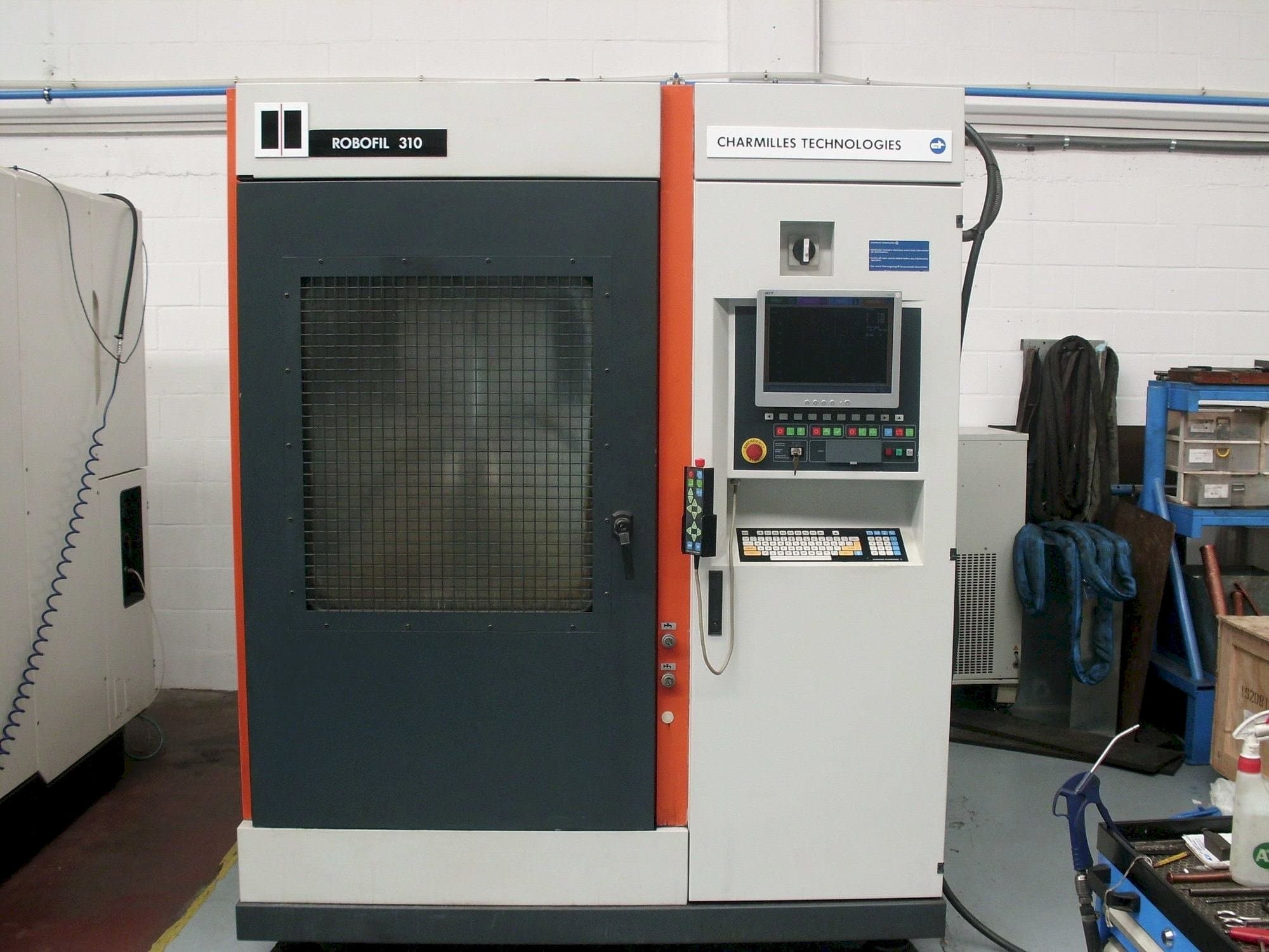 Frontansicht der CHARMILLES Robofil 310  Maschine