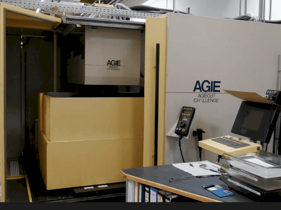 Frontansicht der AGIE AGIECUT CHALLENGE 3 Maschine