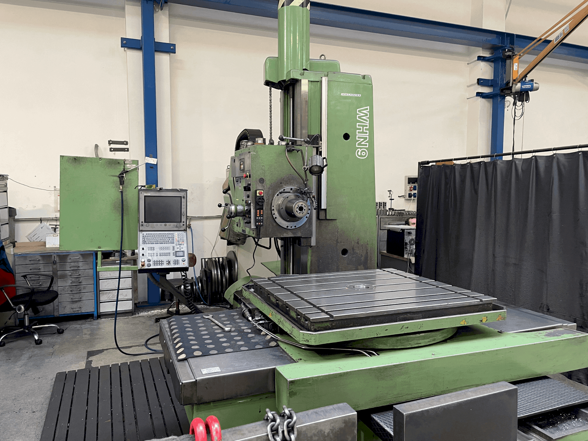 Frontansicht der TOS WHN 9B NC Maschine