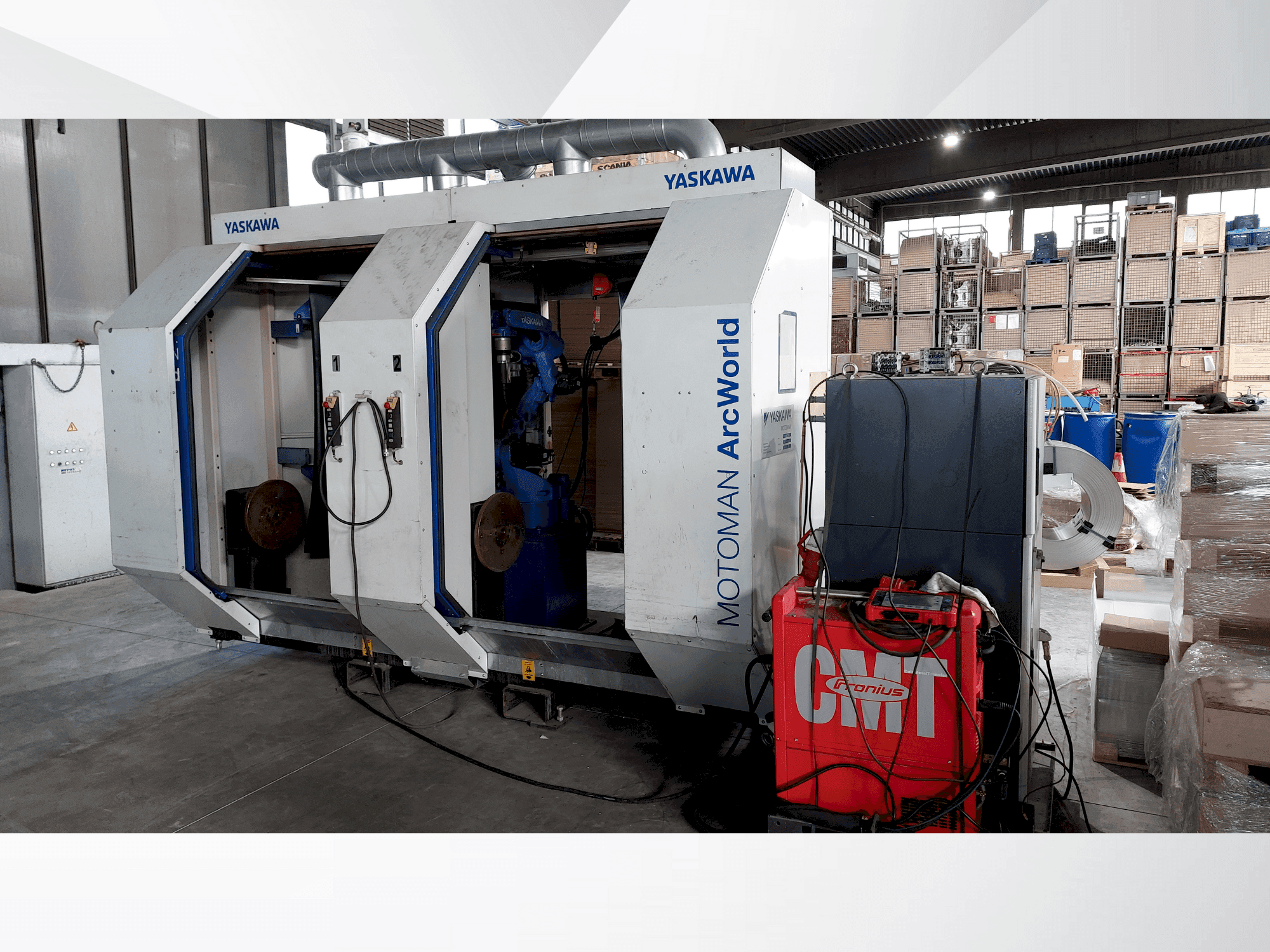 Frontansicht der Yaskawa Motoman ArcWorld Maschine