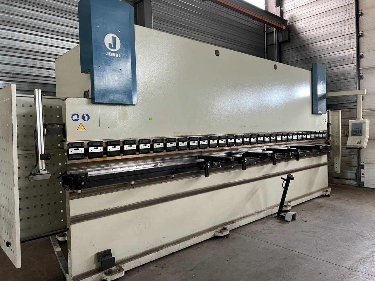 Frontansicht der JORDI PH 6225 Maschine