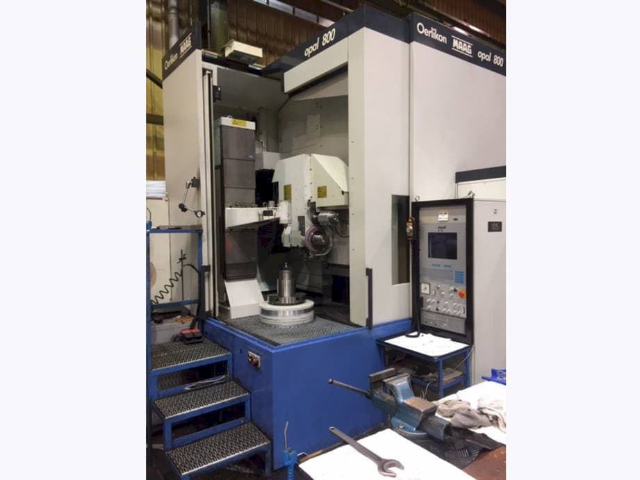 Frontansicht der Oerlikon MAAG OPAL 800 Maschine