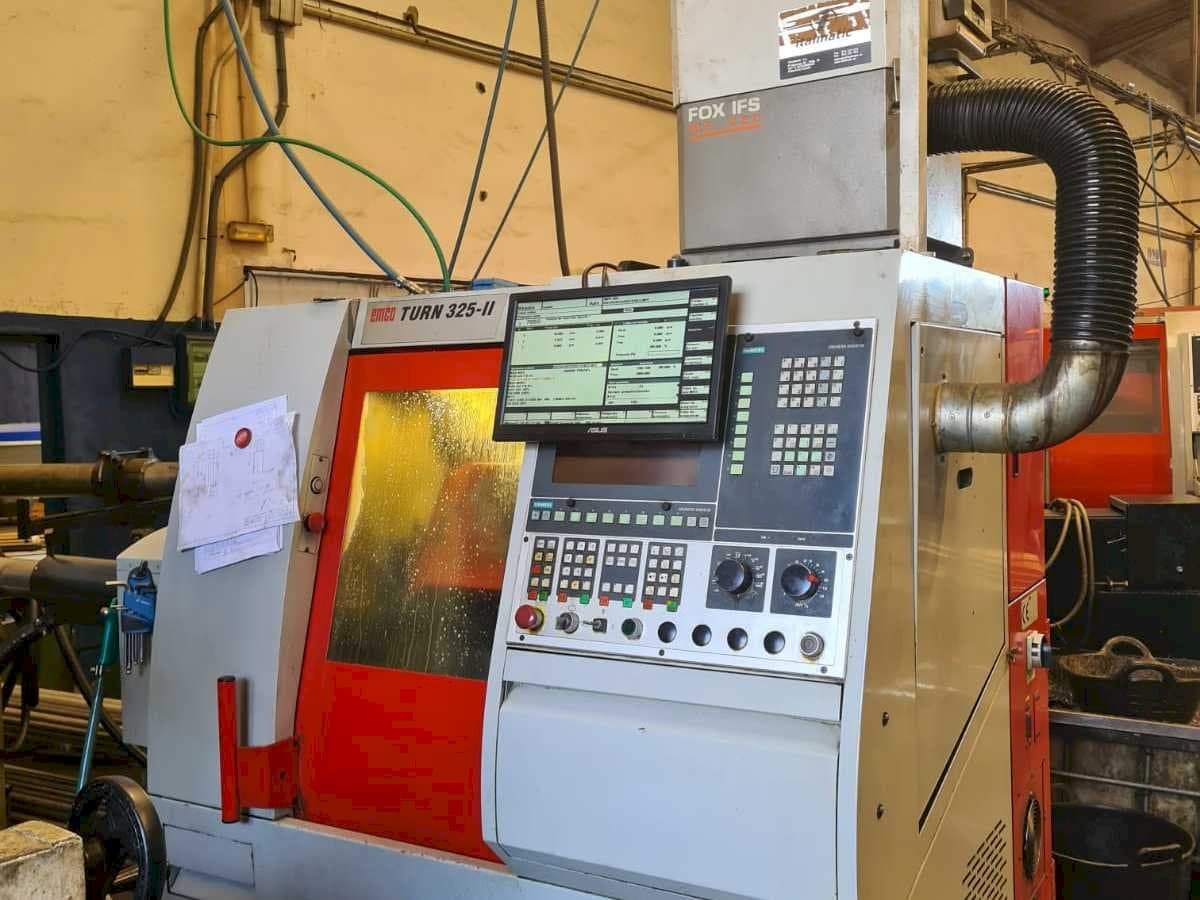 Frontansicht der EMCO Turn 325-II Maschine
