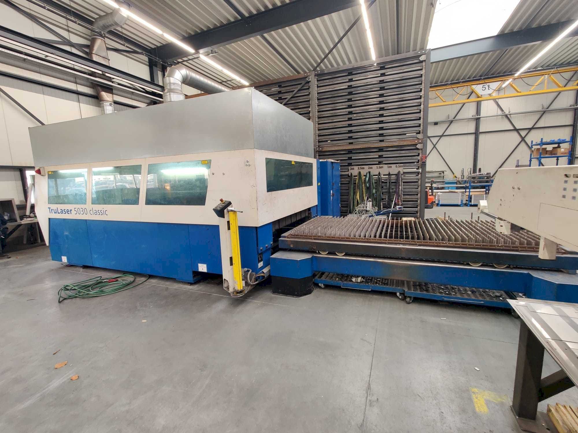 Frontansicht der Trumpf TruLaser 5030 classic  Maschine
