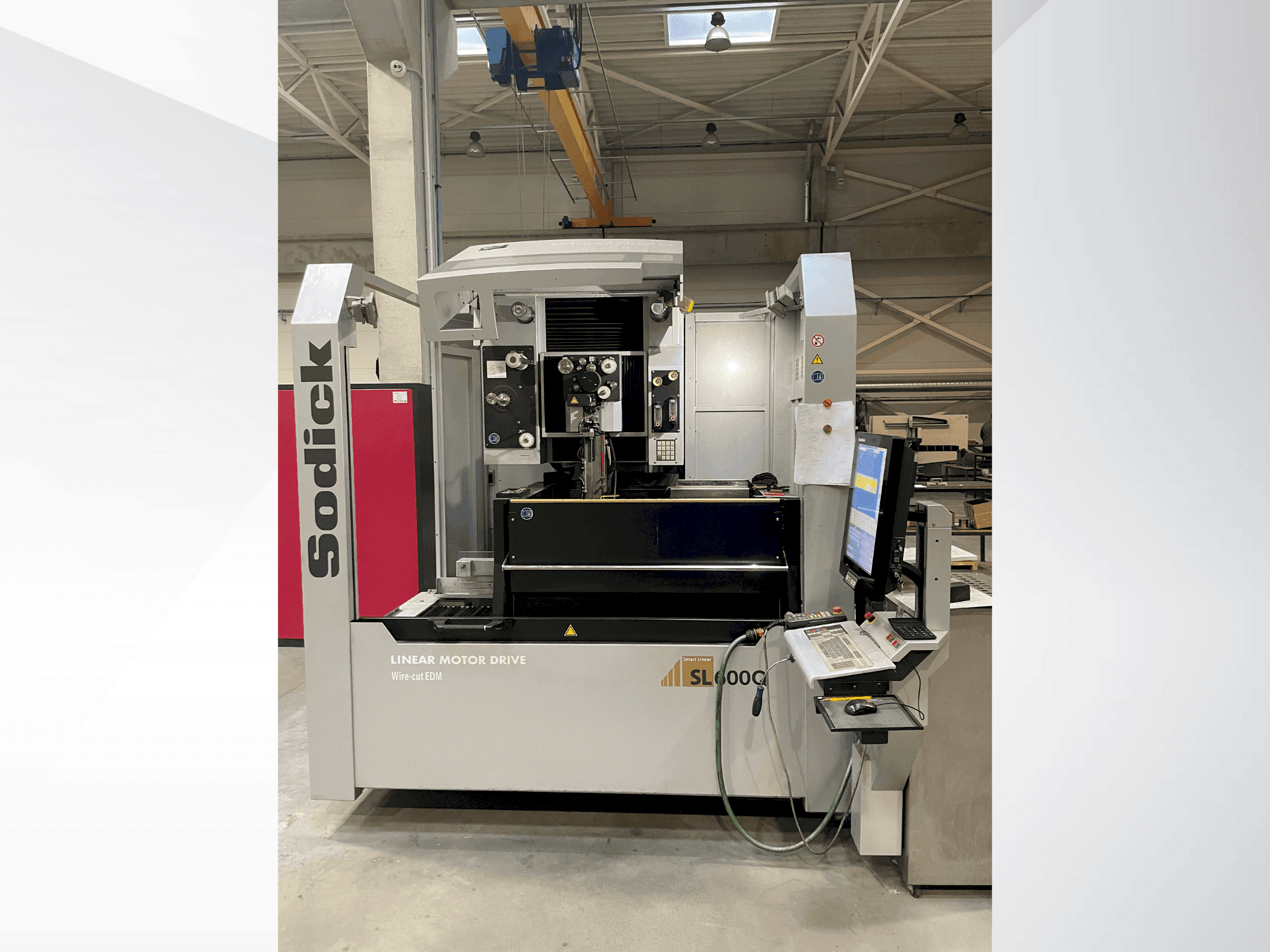 Frontansicht der Sodick SL600Q Maschine