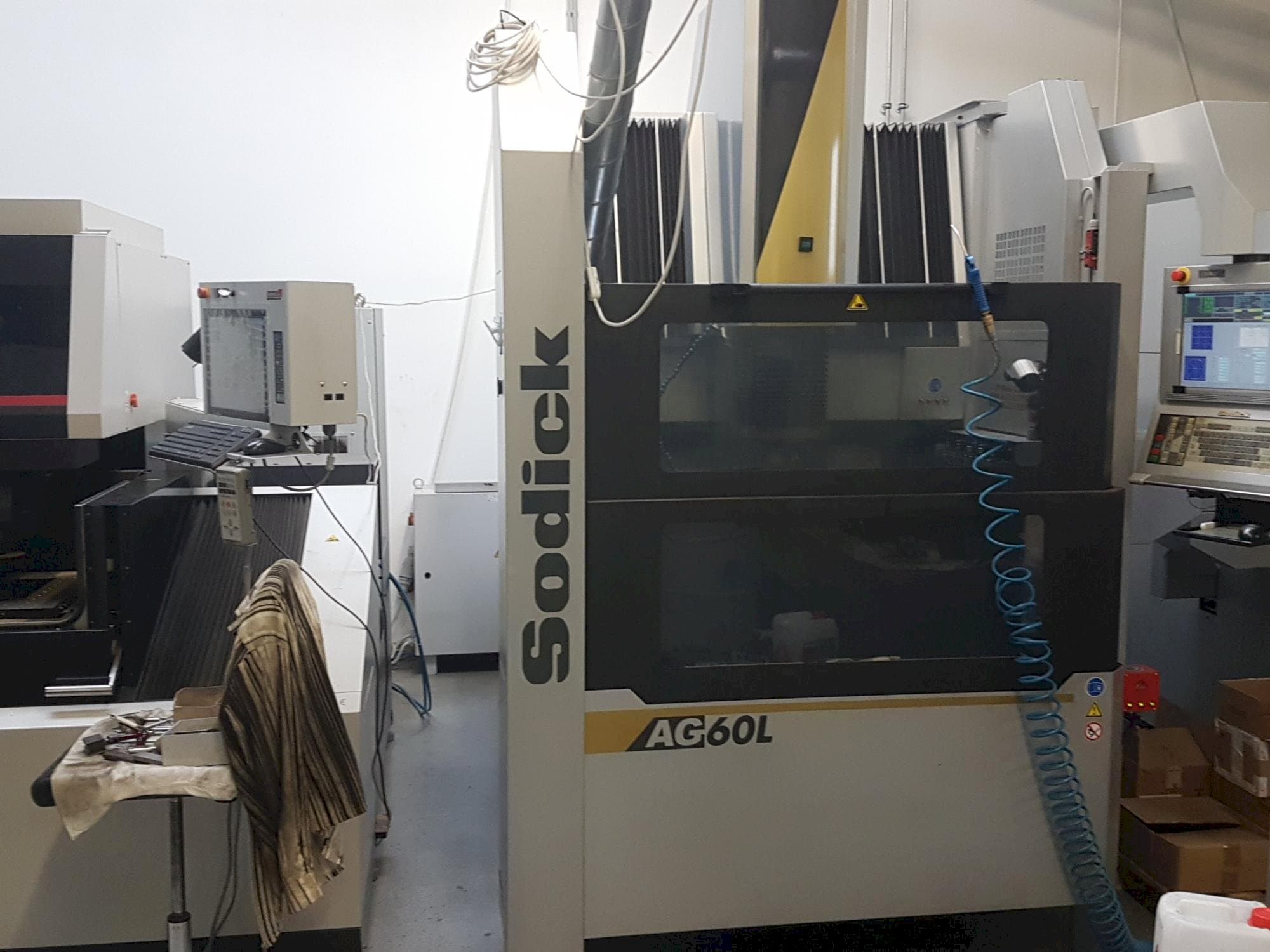 Frontansicht der Sodick AG60L Maschine