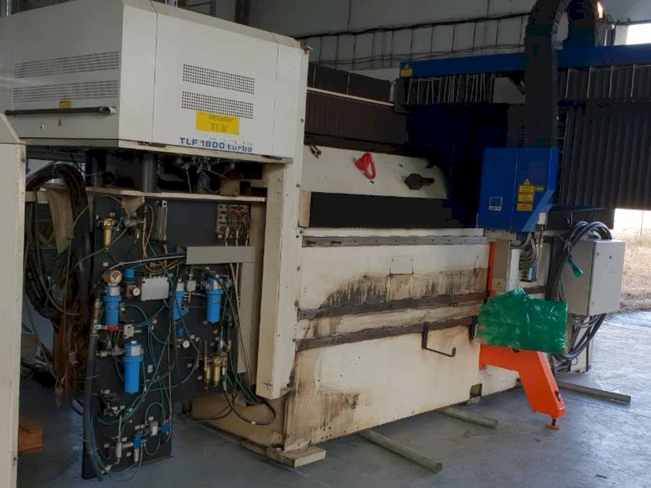 Frontansicht der Trumpf Lasercell TLC 1005 Maschine