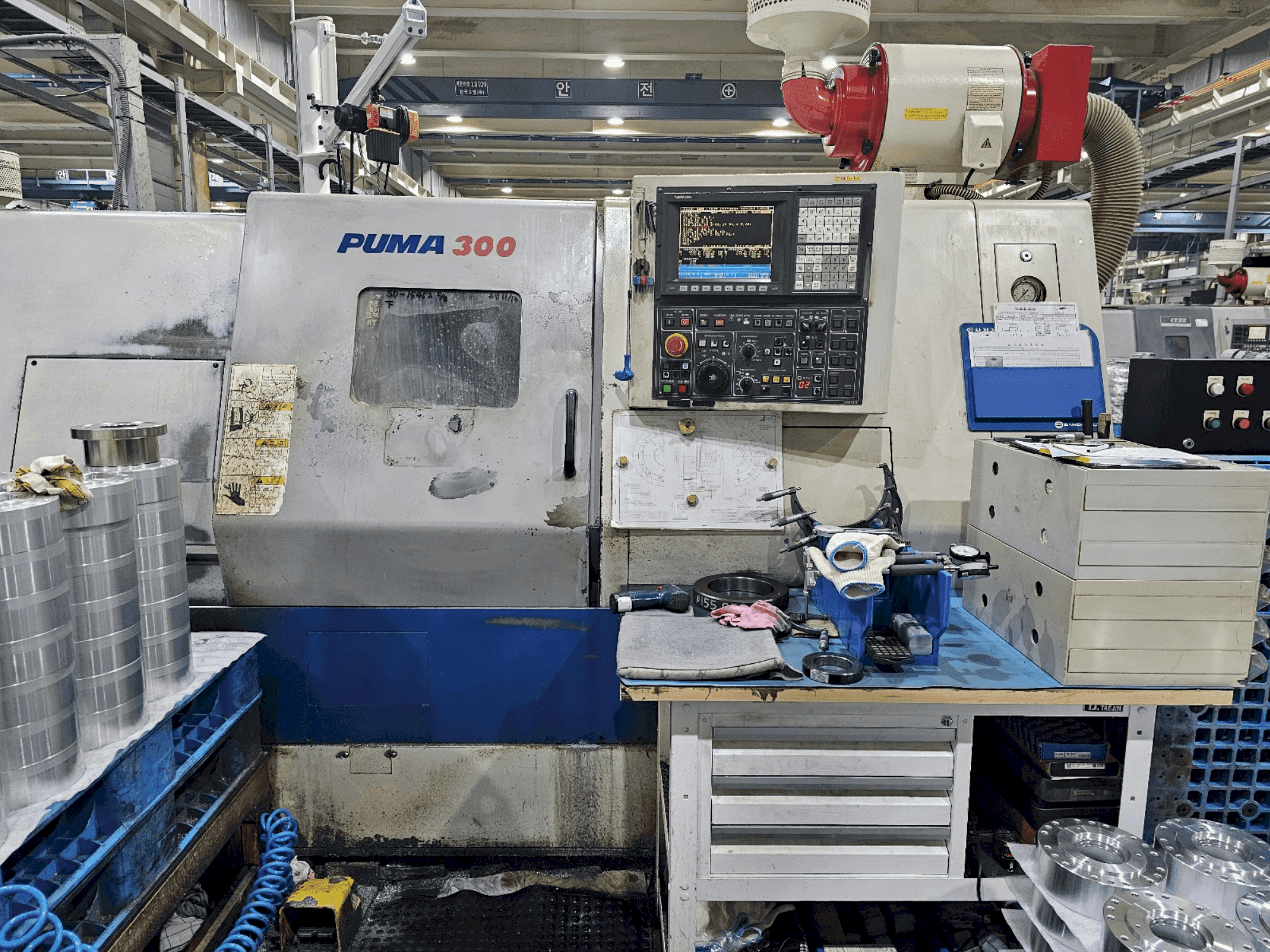 Frontansicht der DOOSAN PUMA 300 C Maschine