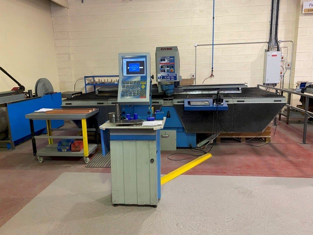 Frontansicht der Euromac ZX 1250/30  Maschine