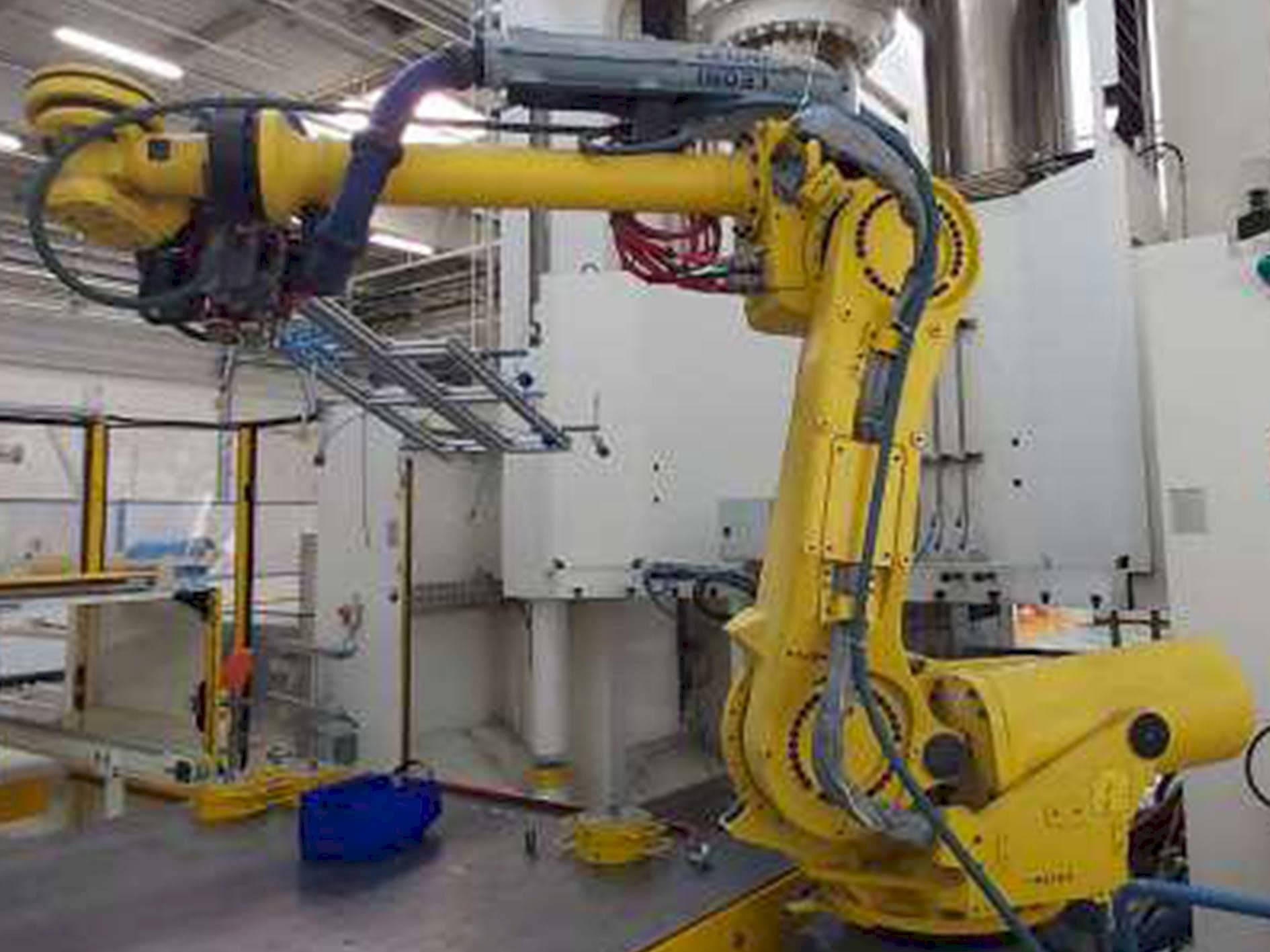 Frontansicht der FANUC Robot R-2000iB/185L  Maschine