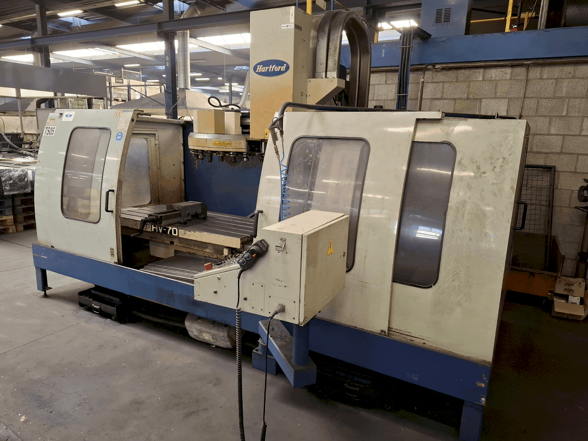 Frontansicht der HARTFORD HV-70S Maschine