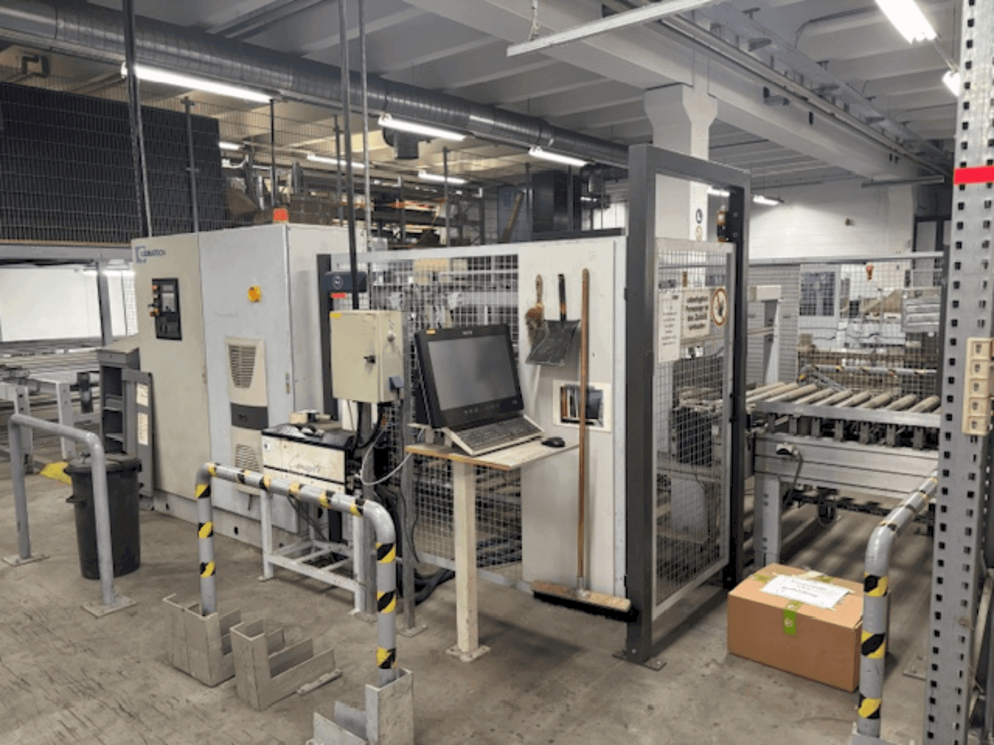 Frontansicht der LIGMATECH VKV50/K Maschine