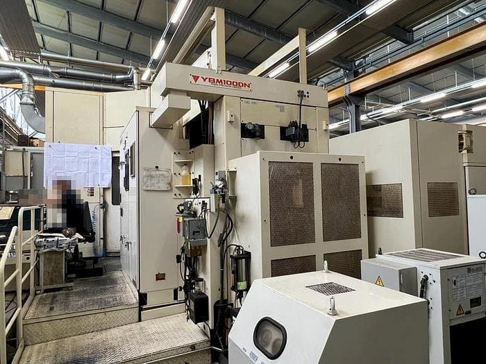 Frontansicht der YASDA YBM 1000N Maschine