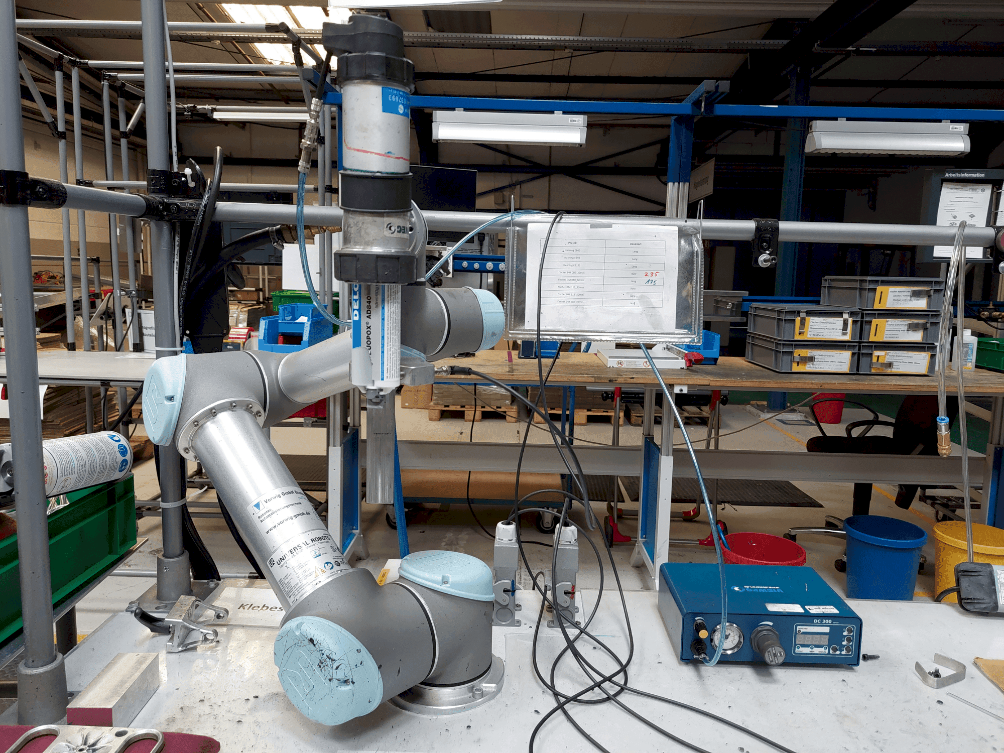 Frontansicht der Universal Robots UR5  Maschine