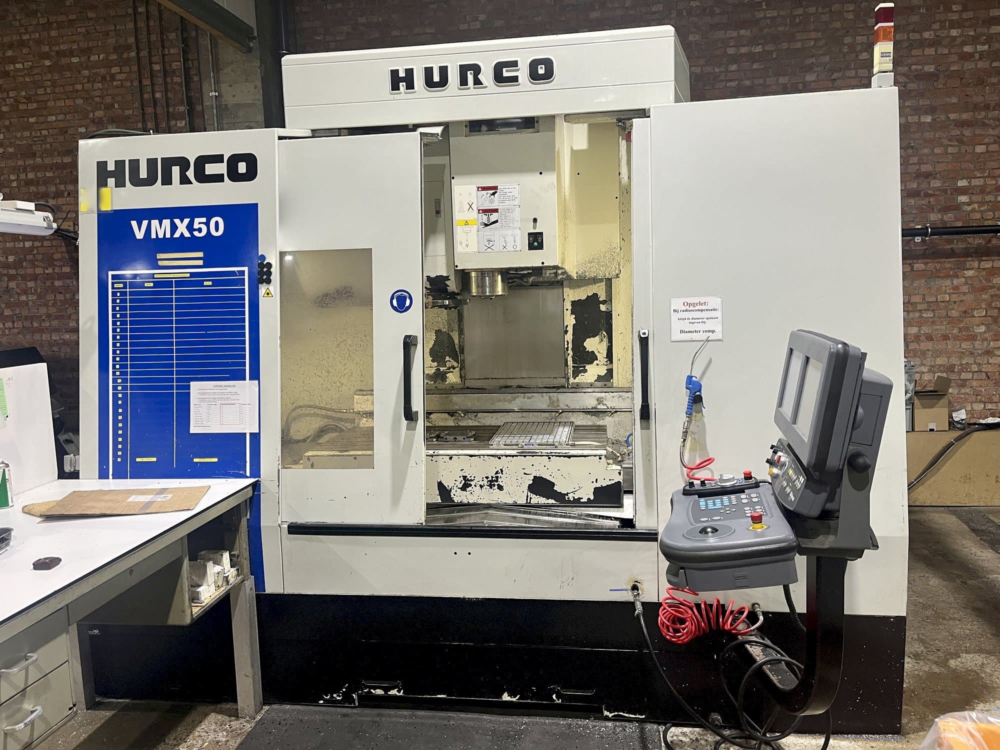 Frontansicht der Hurco VMX50 Maschine