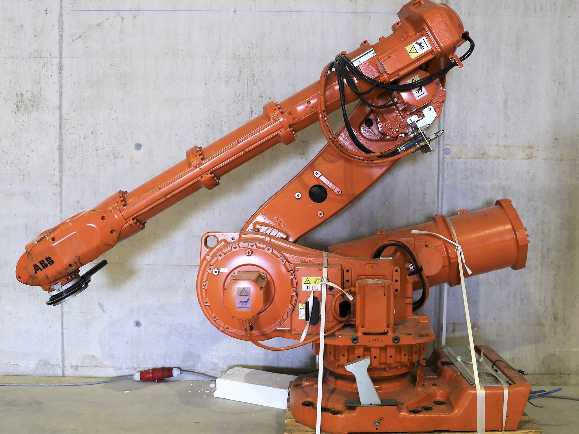 Frontansicht der ABB 6650 Maschine