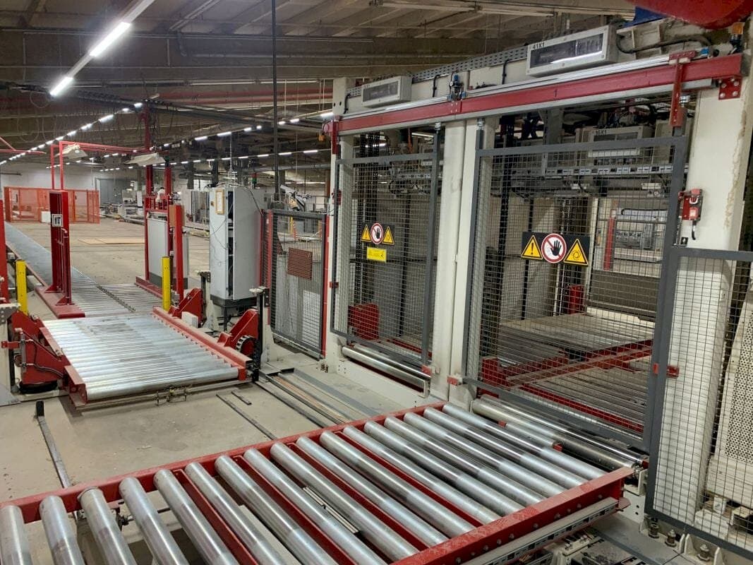 Frontansicht der IMA AM33 - 3000 /1300 Systems Maschine