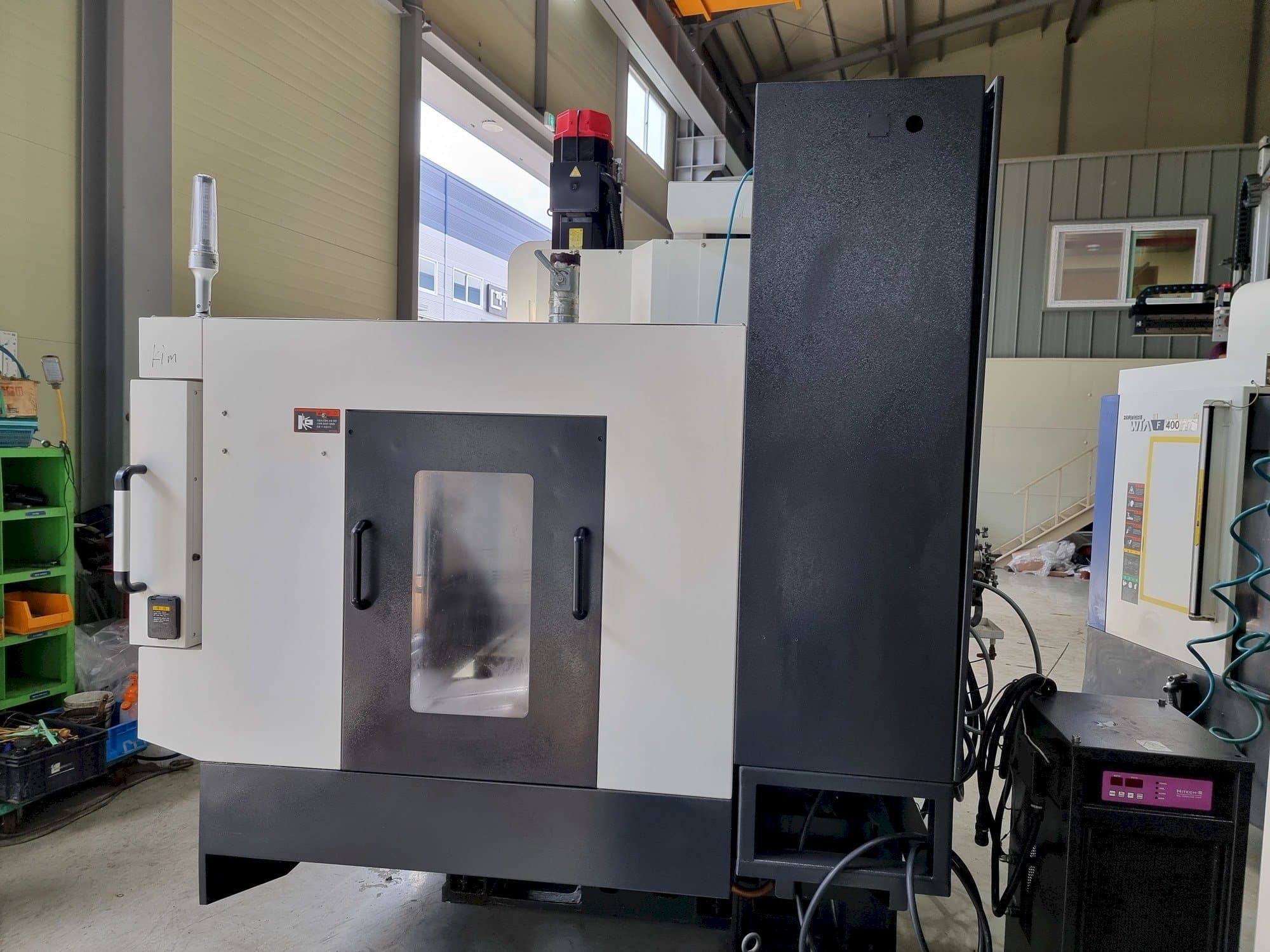 Frontansicht der Hyundai Wia F400 Maschine