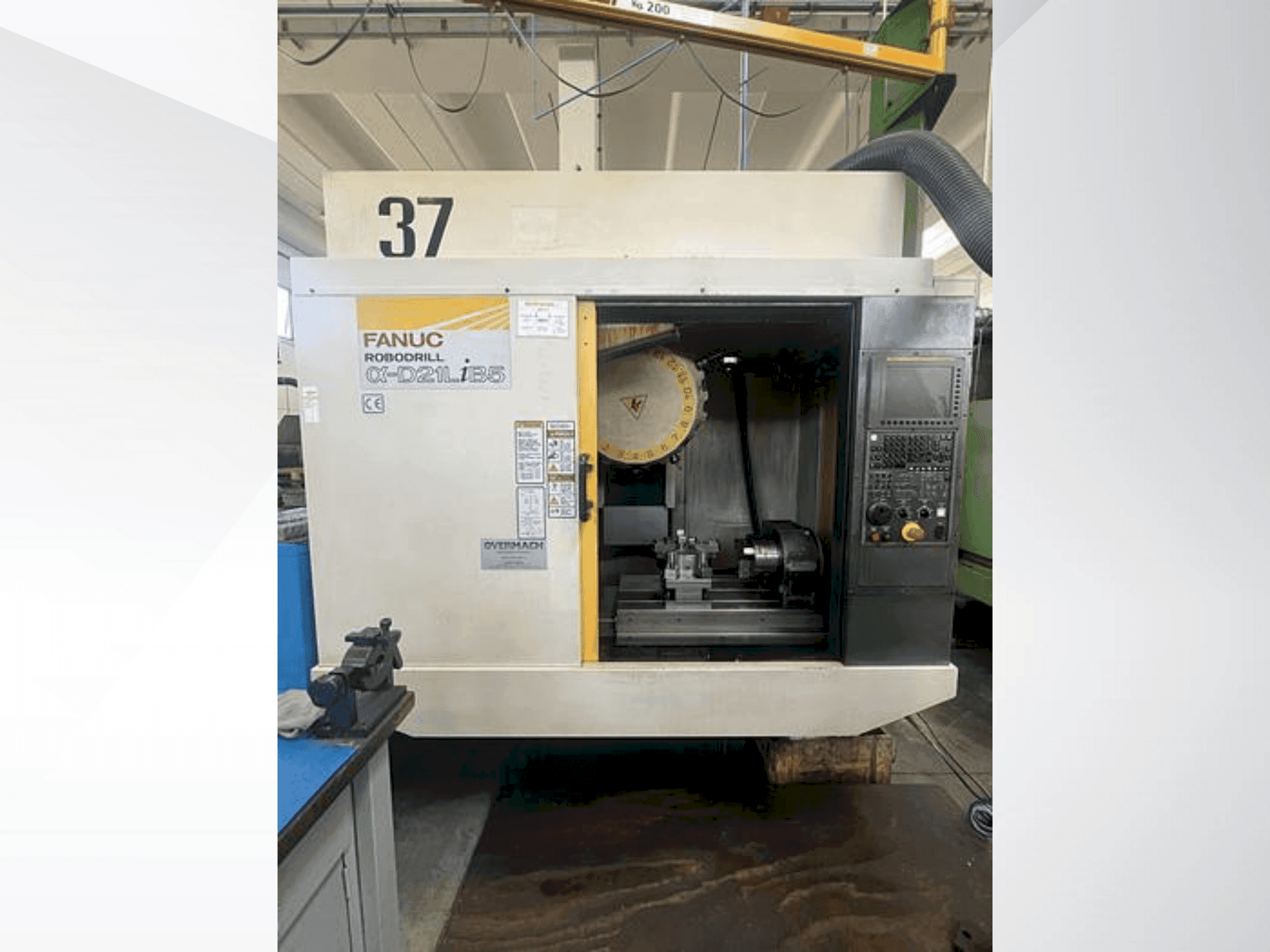 Frontansicht der FANUC Robodrill α-D21LiB5  Maschine