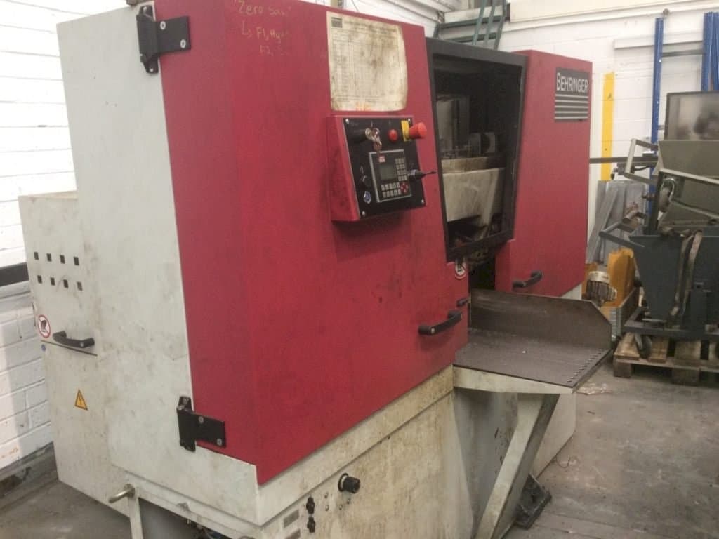 Frontansicht der Behringer HBE261 A Maschine