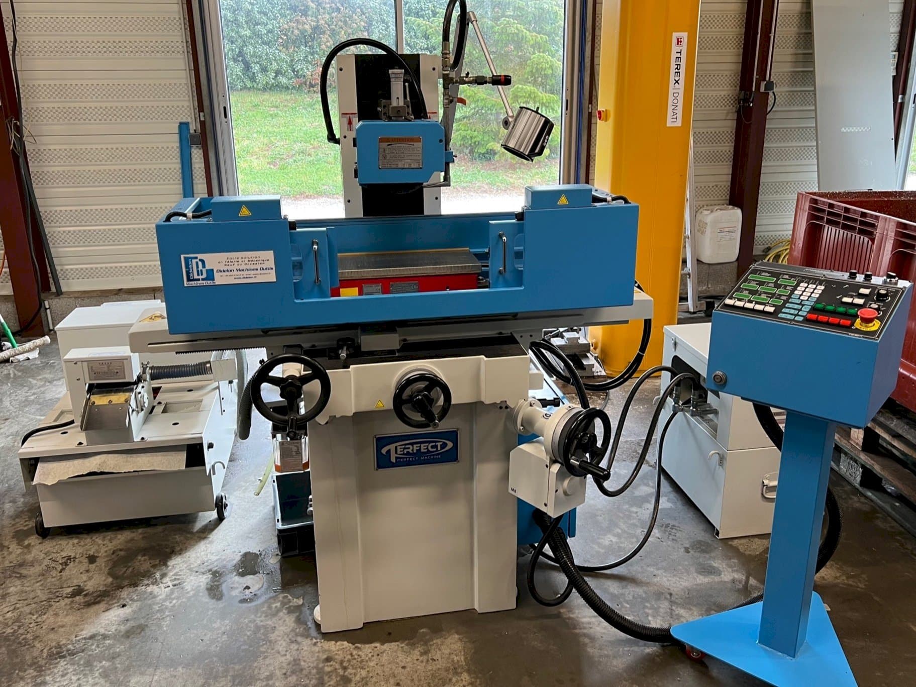 Frontansicht der PERFECT PFG-2045AH  Maschine